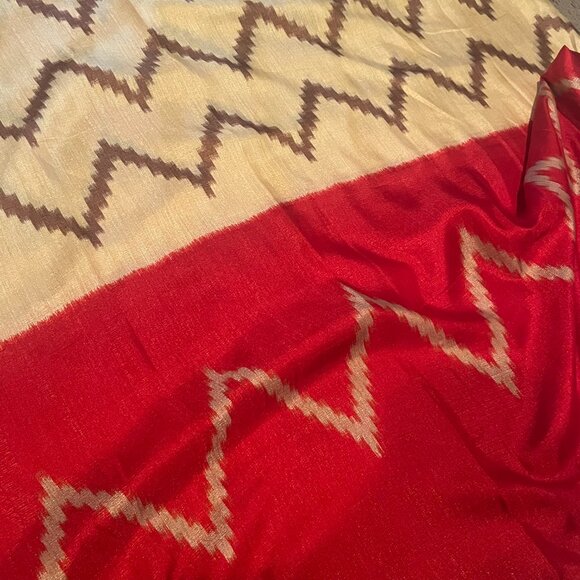 Red Designer printed marka silk saree for festive party looks - Picture 2 of 5